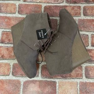 Arizona Memory Foam Booties Size 10